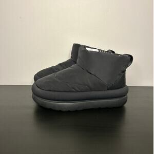 UGG Classic Maxi Mini Black Boots - Size 6